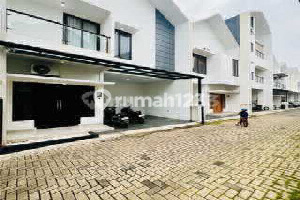 Minimalist Fully Furnished House Near Toll Road and MRT in Cilandak