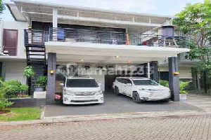 Rumah dengan Kolam Renang di Cluster Dekat Akses Tol di Bintaro
