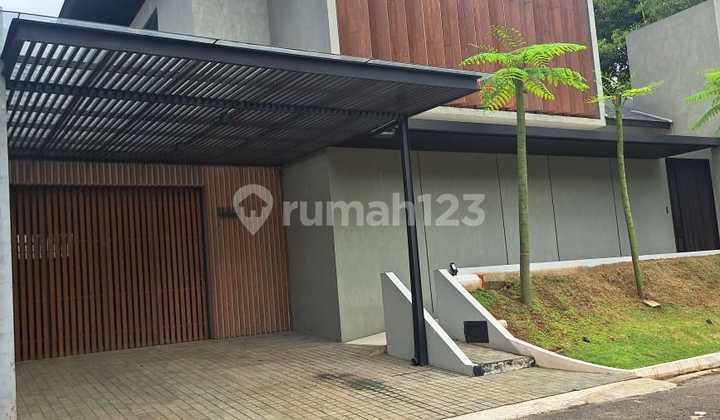 Rumah Dengan Kolam Renang Full Furnish Dekat Akses Tol Bintaro