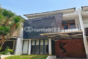 Rumah Dua Lantai Bagus Dekat Akses Tol Dan Krl Di Bintaro