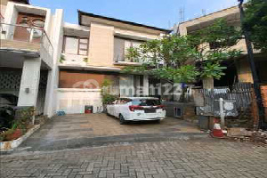 Rumah Bagus Dengan Kolam Renang Dekat Akses Tol Dan Mall Bintaro