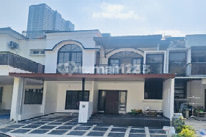 Two-Story House in a Cluster Near Bintaro Toll Access
