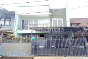 Comfortable Neighborhood House Near KRL Station and Toll Road in Bintaro
