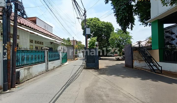 Land Suitable for Business with Some Buildings, Good Price in Ampera