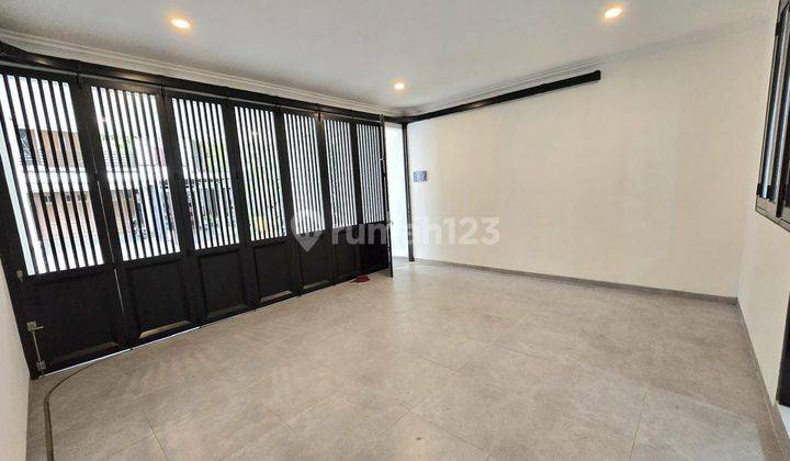 Rumah  Bagus Unfurnished Dekat Pintu Tol Di Cluster Bintaro 2