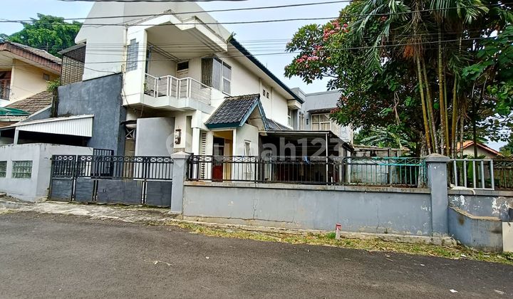 Rumah Tanah Besar Murah Dua Lantai Dekat Akses Tol di Bintaro