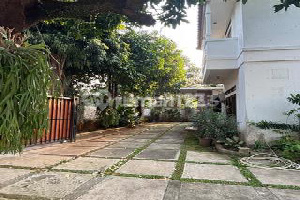 Rumah Cocok Untuk Kost Atau Kantor Lokasi Pinggir Jalan Cilandak