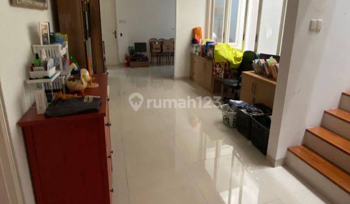 Rumah  3 Lantai Dekat Mall Dan Akses Toll Di Pondok Indah 2