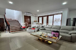 Nice Two-Story House with Spacious Rooms Near Bintaro Toll Road Access Nice Two-Story House with Spacious Rooms Near Bintaro Toll Road Access