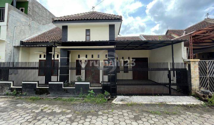 Dijual Rumah Minimalis Lokasi Strategis  Gumpang Kartosuro    Rumah Bagus SHM - Sertifikat Hak Milik di Grand Residence Gumpang Kartasura, Kartosuro Unfurnished 1