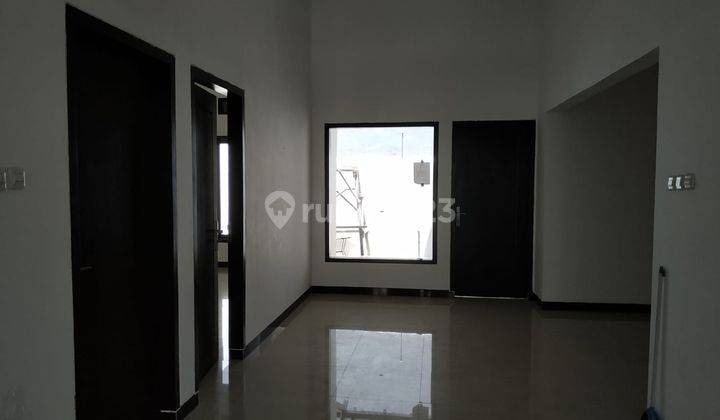 Disewakan rumah minimalis di Manyar Jaya 2