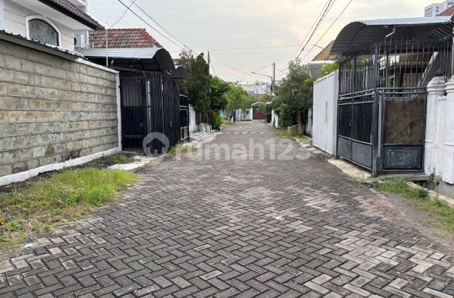 For Sale Modern Minimalist House in Manyar Tompotika 2
