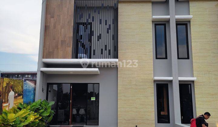 Rumah Elegant 2 Lantai Pinggir Jalan Raya Cikaret,Cibinong 1