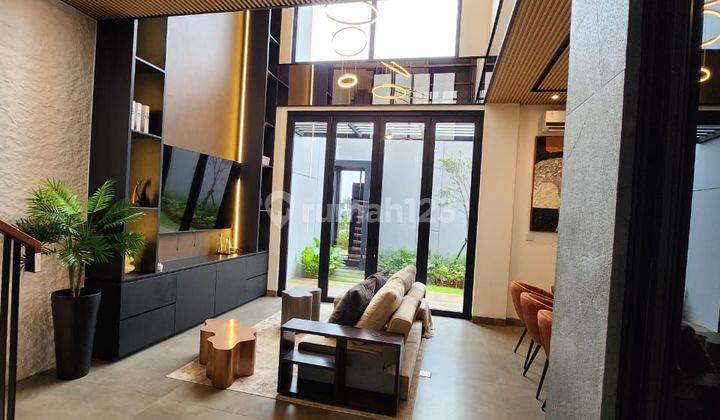 Rumah 3 Lantai Dengan Lift Di Sawangan,Depok 2