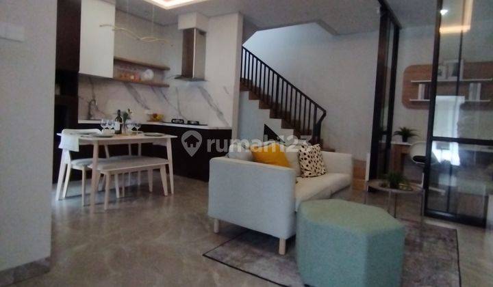 Rumah 3 Lantai Elegant Dan Strategis Di Bintaro 2