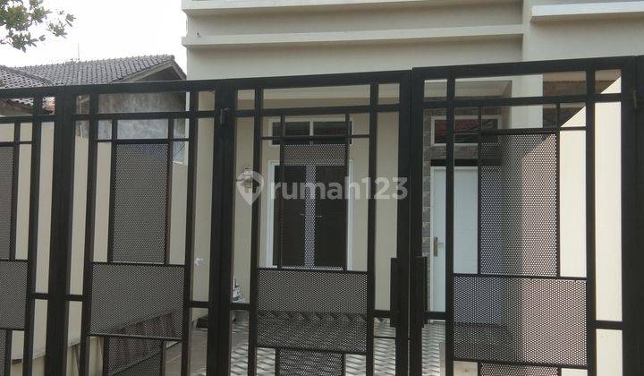 Rumah Cantik 2 Lantai Siap Huni Hadap Selatan  1