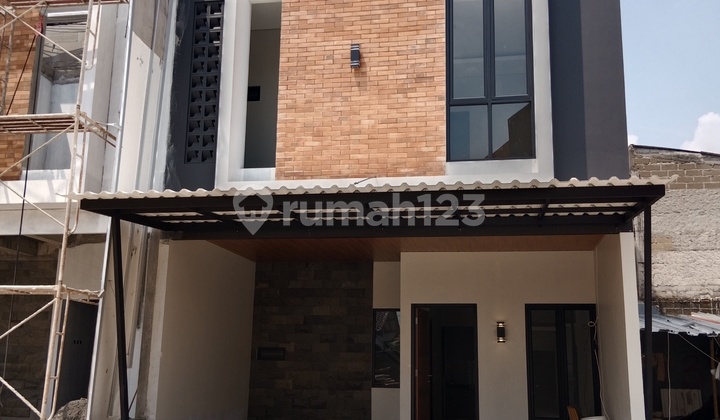 Rumah 2,5 Lantai Di Cibubur Jakarta Timur 2