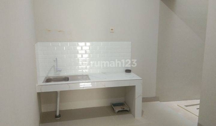 Rumah Cantik Murah 2 Lantai Siap Huni Hadap Selatan 