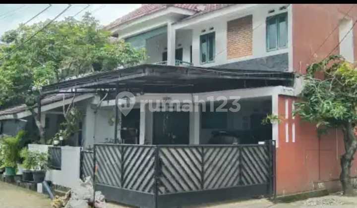 Affordable Stately Hook House in Jatibening