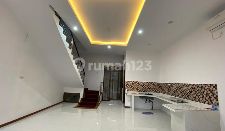 Rumah Baru Lokasi Strategis di Tebet Timur 2