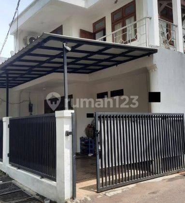 Rumah Fresh 3 Lantai keren di Komplek kav Ptb Duren Sawit 1