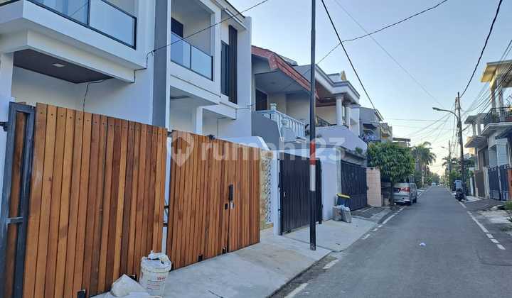 Rumah Baru Scandinavian di Pondok Kelapa, Duren Sawit