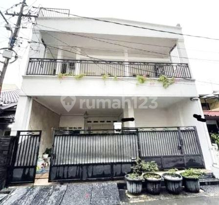3-Story White Well-Maintained House in the Serene Pondok Bambu Complex, Duren Sawit 2