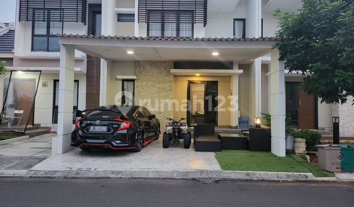 Rumah dengan Kolam Renang Dijual di Summarecon Bekasi, Bekasi | Terbaru
