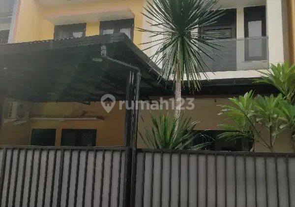 rumah minimalis tingkat di kavling AL ,pondok bambu 1