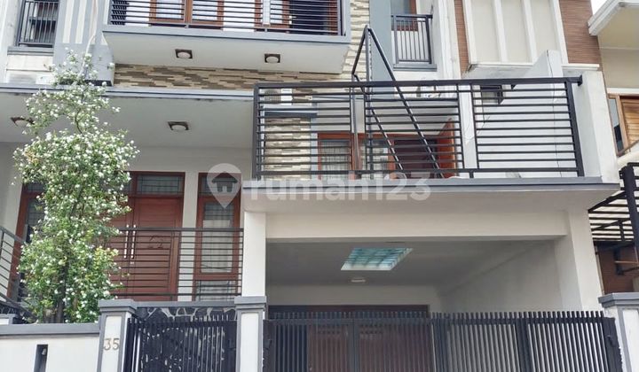 RUMAH LUX 4 LANTAI murah banget jangan sampe kelewat di palmerah
RUMAH LUX 4 LANTAI murah banget jangan sampe kelewat di palmerah