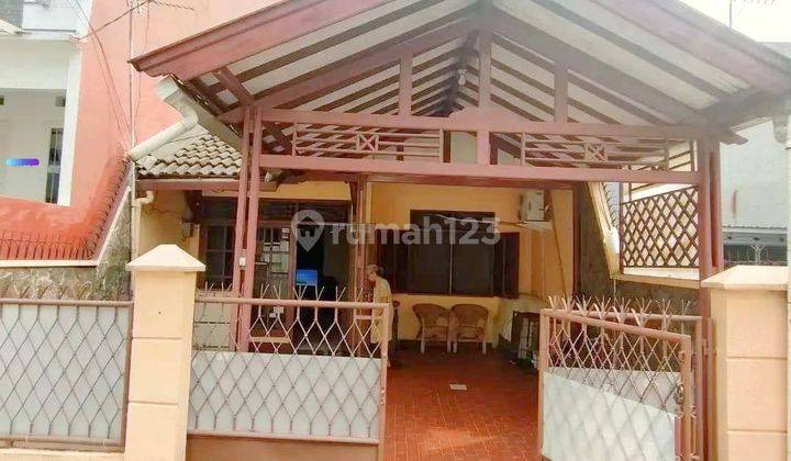 Rumah 2 Lantai Siap Huni + 3 Kamar Tidur di Komplek Pondok Kelapa 1