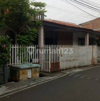 Rumah MURAH hitung tanah lingkungan nyaman di Rawamangun 1