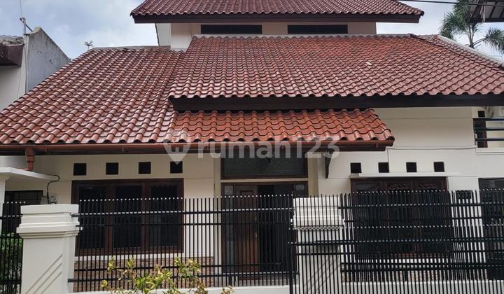 Rumah Bergaya Contemporary di Pwi, Cipinang