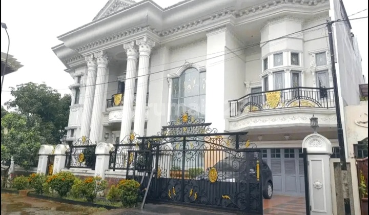 Rumah keren artistik di eramas 2000, cakung Rumah keren artistik di eramas 2000, cakung