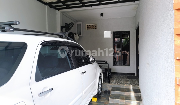 Rumah Tinggal Industrial Minimalis di Villa Galaxy 2