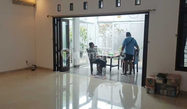 Rumah Mewah+3 Toko Jual Murah Komersial Area di Galaxy Bekasi Selatan 2