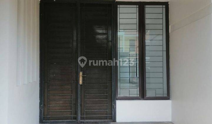 Rumah di Legenda wisata SHM Bagus baru renovasi sangat asri dab nyaman dengan keamanan 24 jam one gate system  2