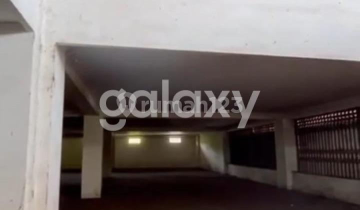 Strategic Commercial Building in the Heart of Surabaya City