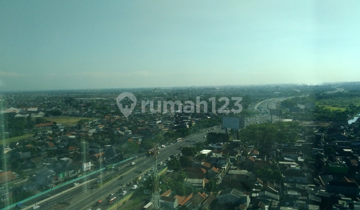 Aryaduta Cito Apartment connects to the Mall and is close to the Waru toll access.