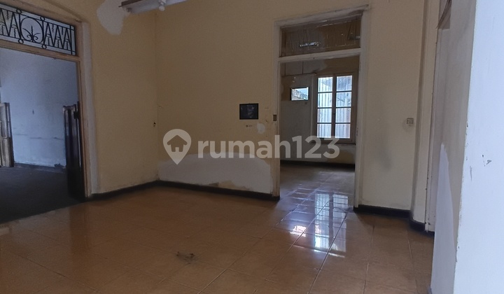 City Center House on Embong Kemiri Suitable for Business 2