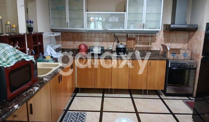tampak depan kondominium graha family regency a