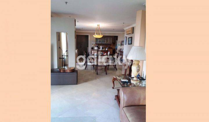 tampak depan kondominium graha family regency a