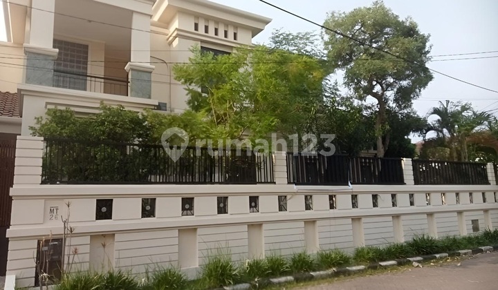 Mulyosari Prima Good House includes attached furnishings.