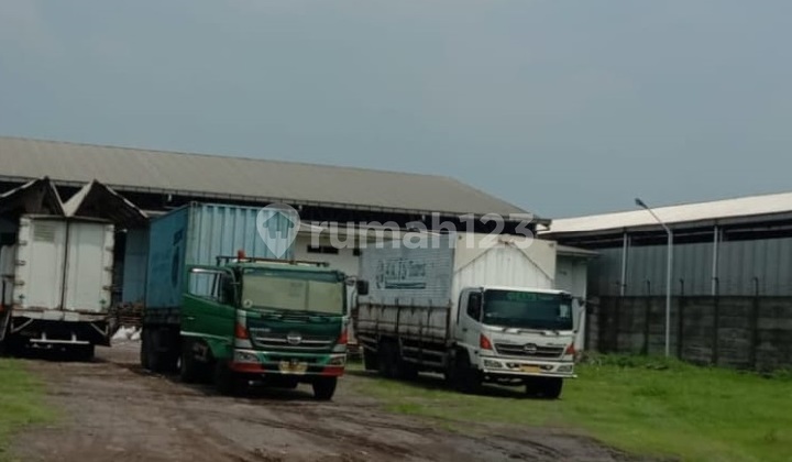 Jemundo Kletek Warehouse, Wide Road, Sidoarjo