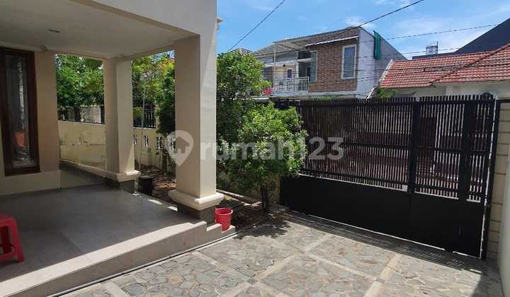 Mulyosari Prima Good House includes attached furnishings.