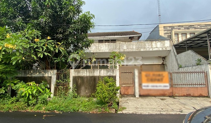Rumah dekat Universitas Binus kemanggisan dalam komplek lingkungan nyaman 