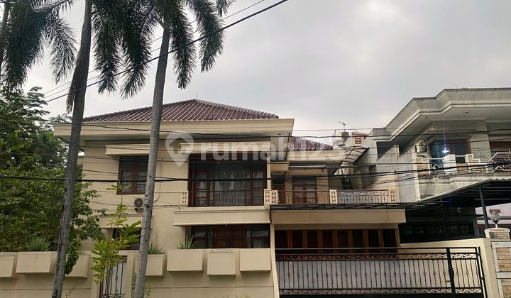 Rumah 2 Lantai di Taman Aries Dekat Area Perkantoran