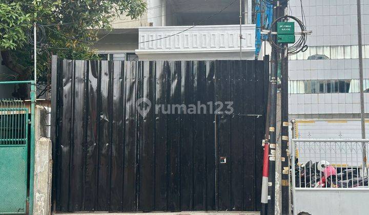 Ruko 3 lantai cocok buat Kost dan Tempat Usaha  di Jembatan Lima 2