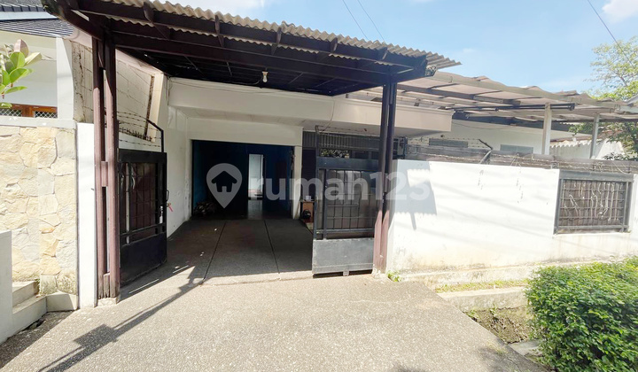 Rumah di Delman Asri luas besar harga murah siap huni di Kebayoran lama