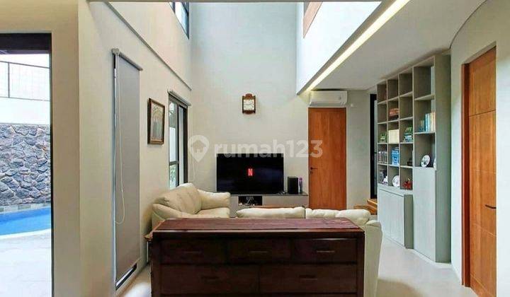 Rumah di Emerald Bintaro, Modern, siap huni di Sektor 9 2